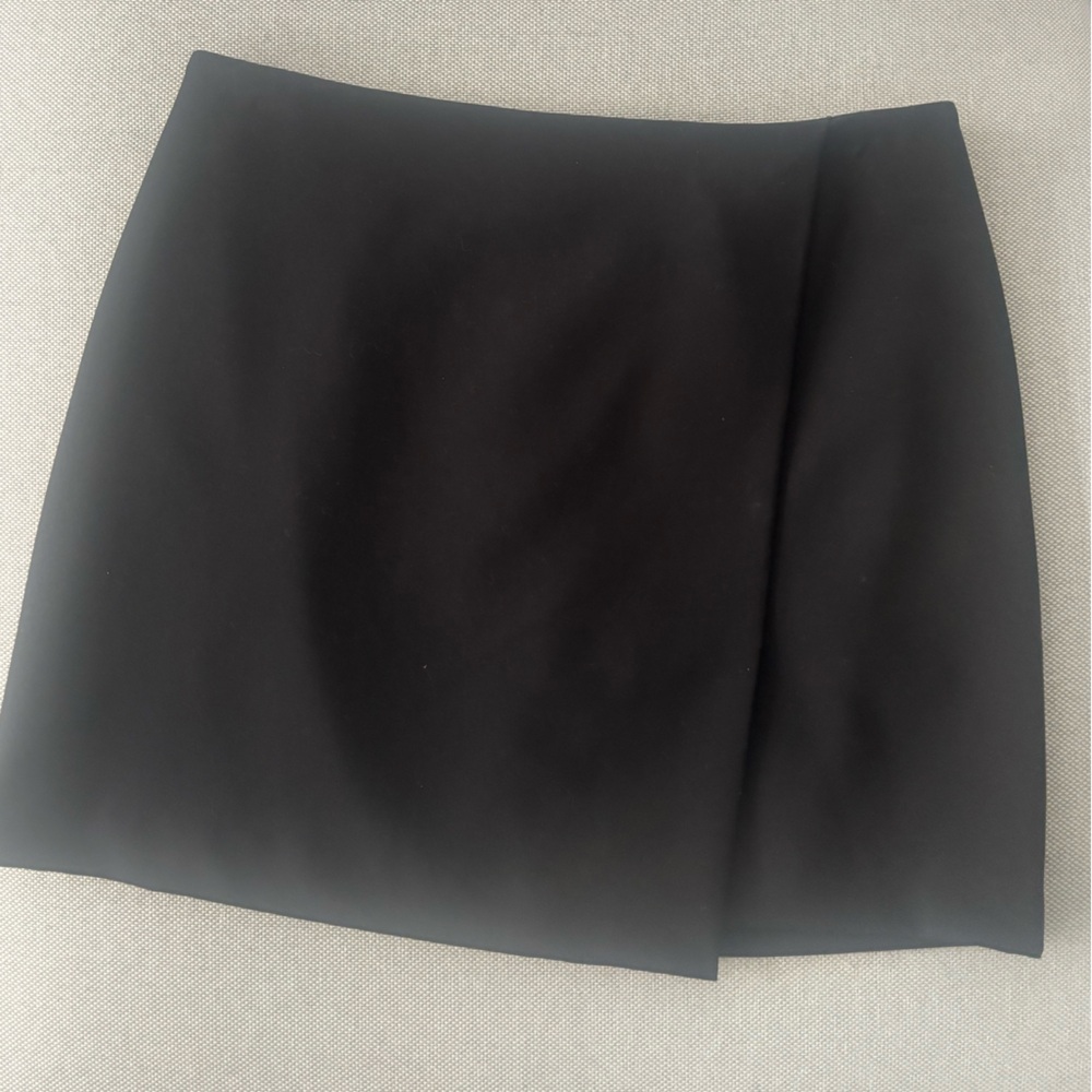 Simons Contemporaine Black Offset-Slit Skirt, Size 10